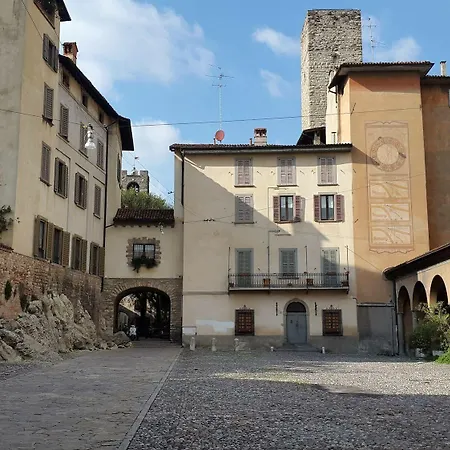 Uptown B'n'b Гостевой дом 2*